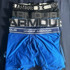 4 pairs of under armour underwear